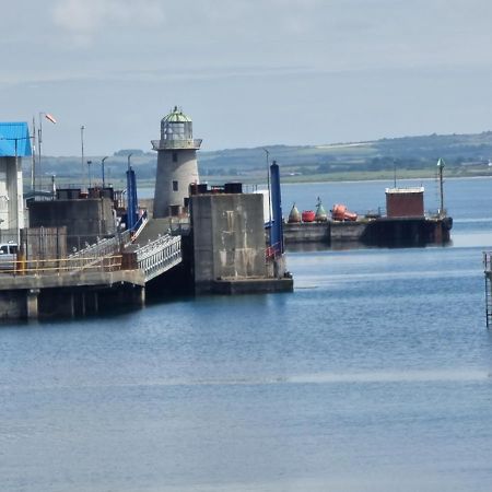 The Hut Wales - A Sea Front Inn Holyhead Exterior foto
