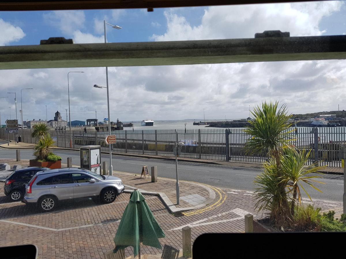 The Hut Wales - A Sea Front Inn Holyhead Exterior foto